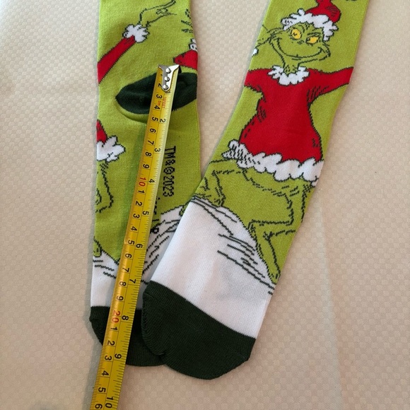 Grinch Christmas Socks - Green and Red Men’s/Adult NWOT - Picture 7 of 7
